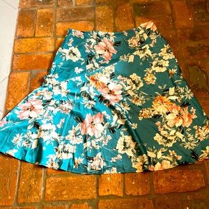 NWT $129 Tahari satin floral skirt. Turquoise satin floral. Size 16